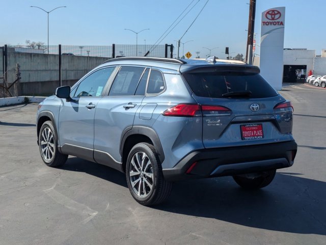 Used 2023 Toyota Corolla Cross XLE image 11