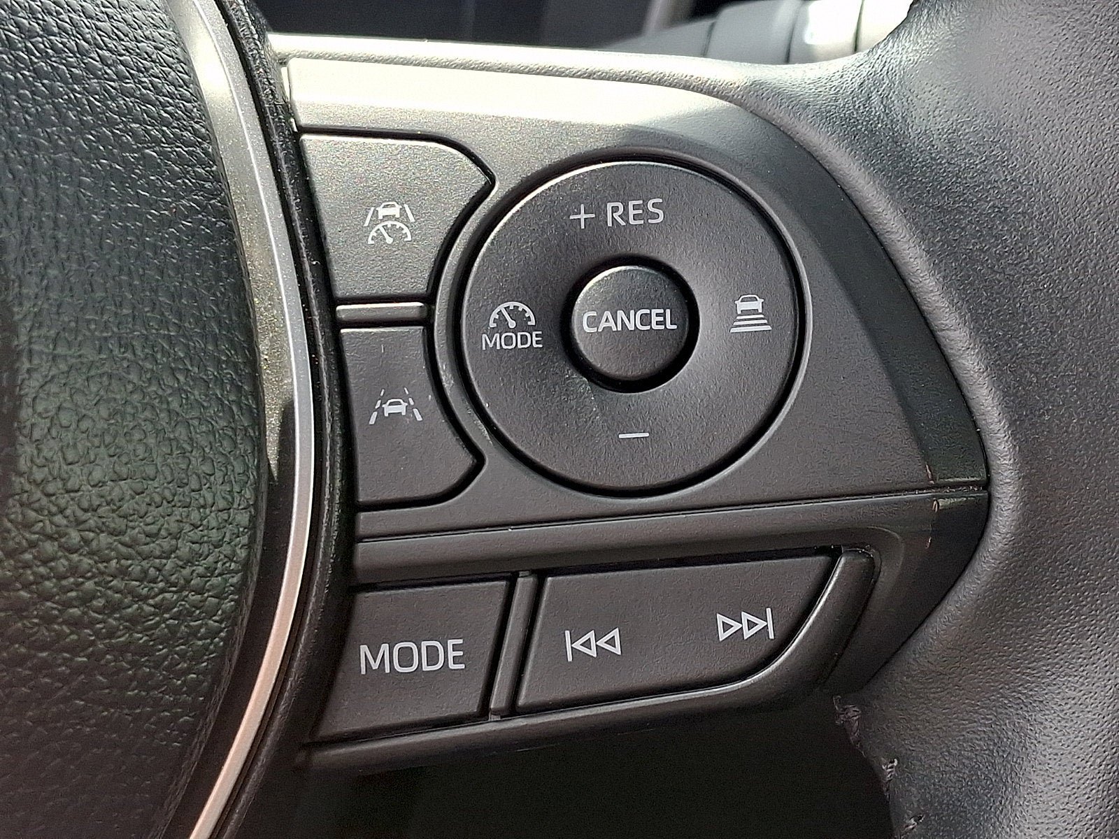 Used 2025 Toyota Corolla Cross XLE w/ Convenience Package AWD/4WD image 22