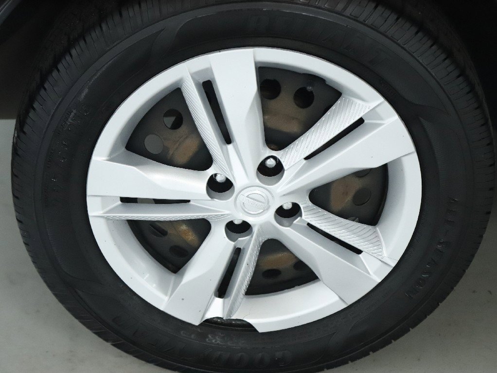 Used 2019 Nissan Kicks S image 12