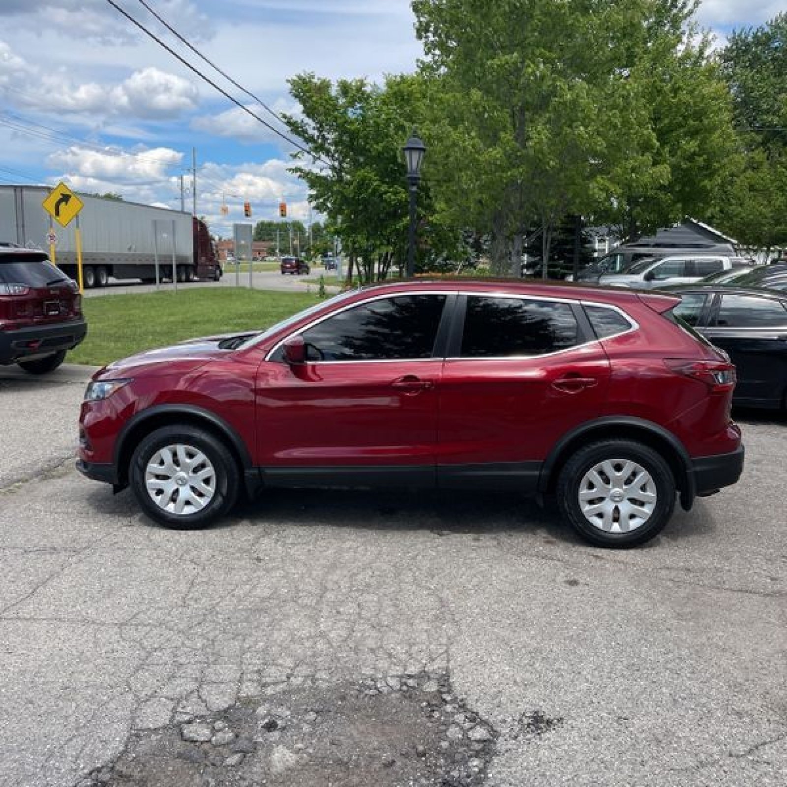 Used 2020 Nissan Rogue Sport S AWD/4WD image 6