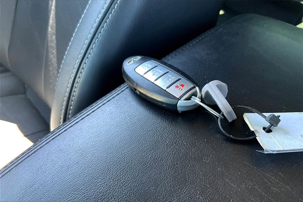 Used 2014 INFINITI Q60 AWD Coupe image 9