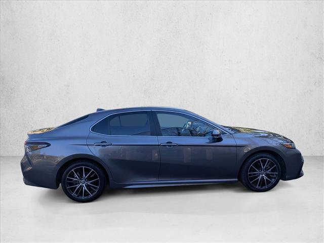 Used 2021 Toyota Camry SE w/ Cold Weather Package image 4