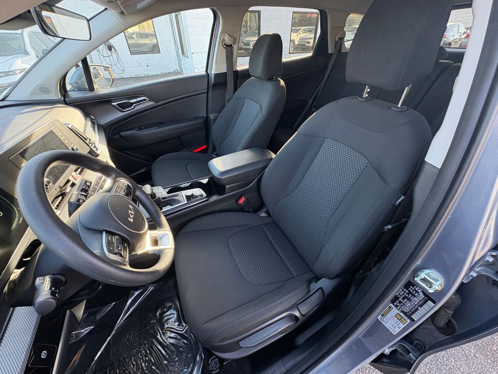 Used 2025 Kia Sportage LX image 35