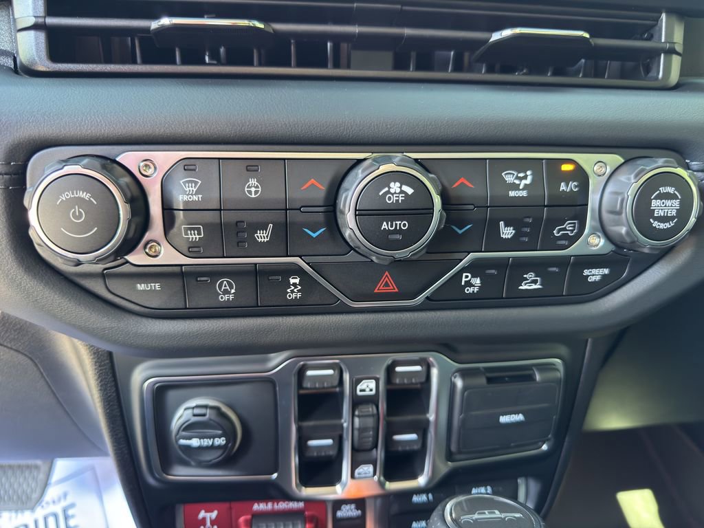 Used 2025 Jeep Gladiator Mojave AWD/4WD image 34