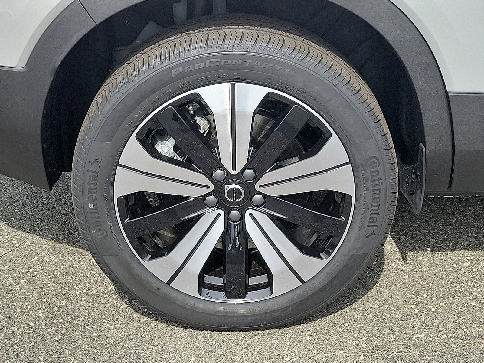 Certified 2023 Volvo XC40 Recharge Plus w/ Protection Package Premier image 8