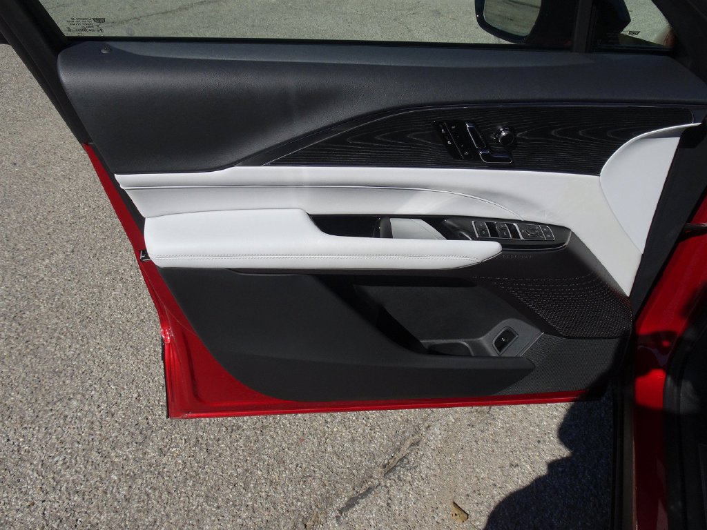 Used 2024 Cadillac Lyriq Sport RWD image 12