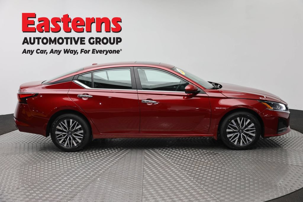 Used 2023 Nissan Altima 2.5 SV w/ SV Premium Package AWD/4WD image 4