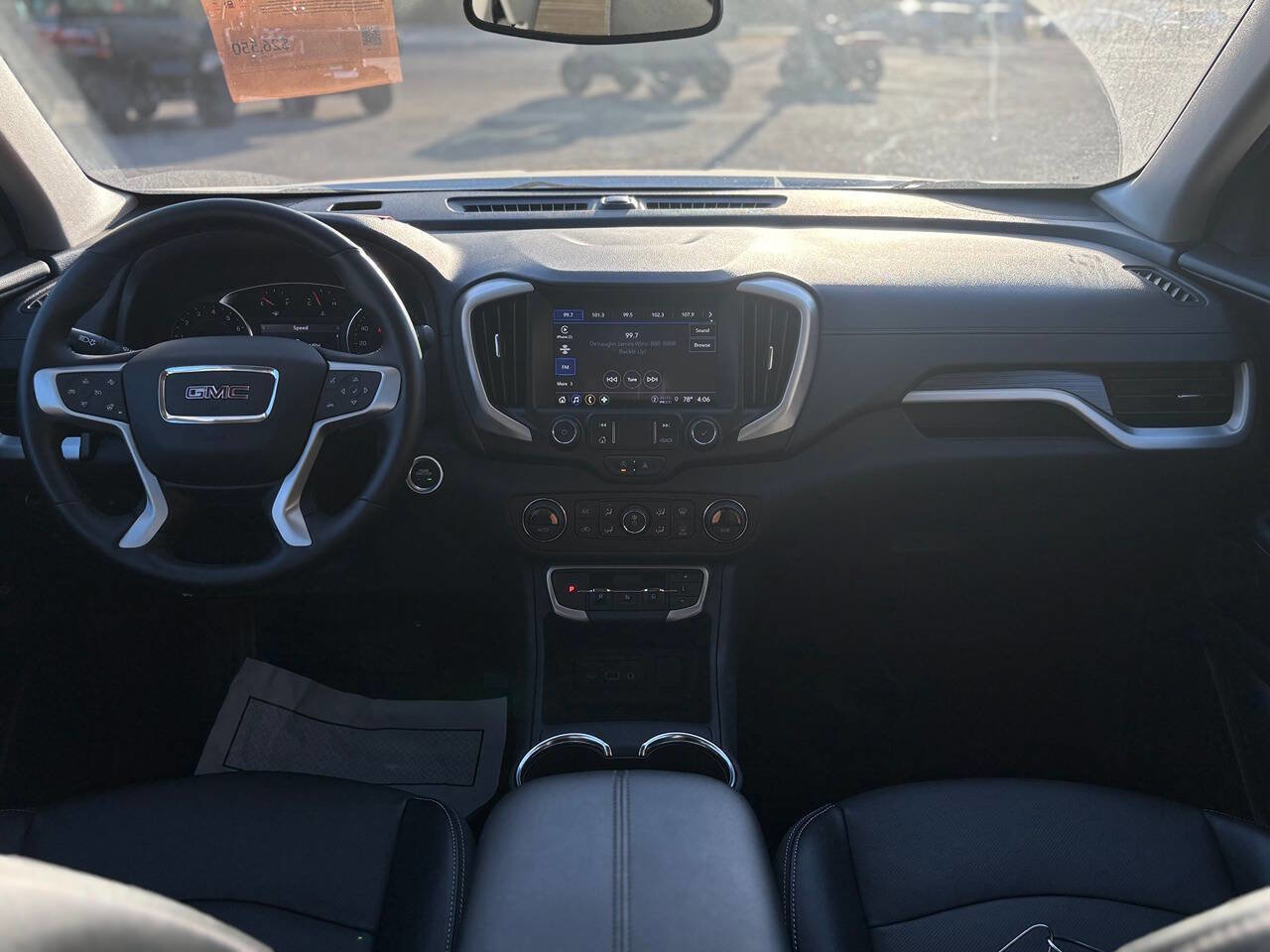 Used 2024 GMC Terrain SLT image 11