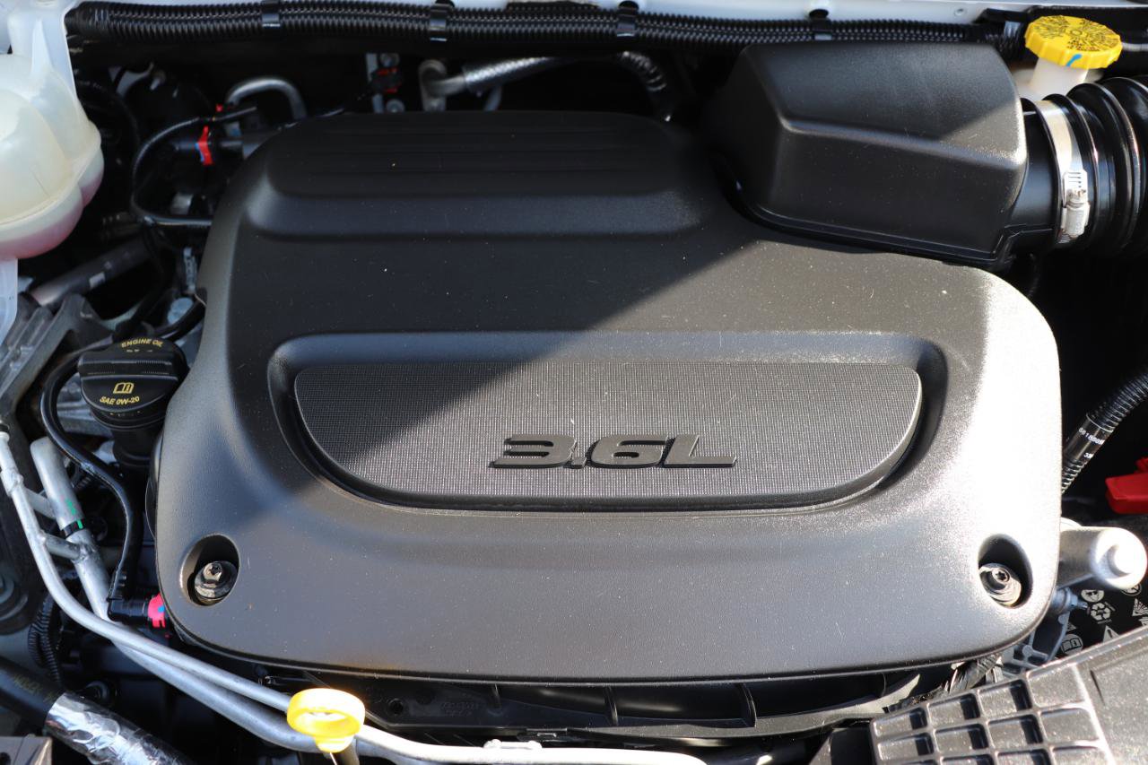 Used 2025 Chrysler Pacifica Limited FWD image 55