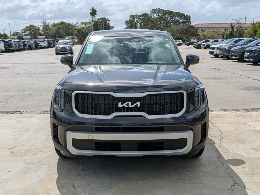 Certified 2025 Kia Telluride LX FWD image 4
