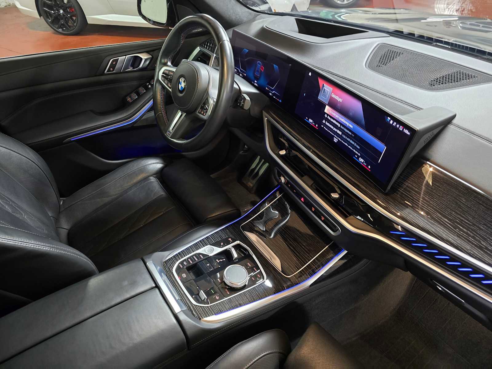 Used 2023 BMW X7 M60i w/ Climate Comfort Package image 10