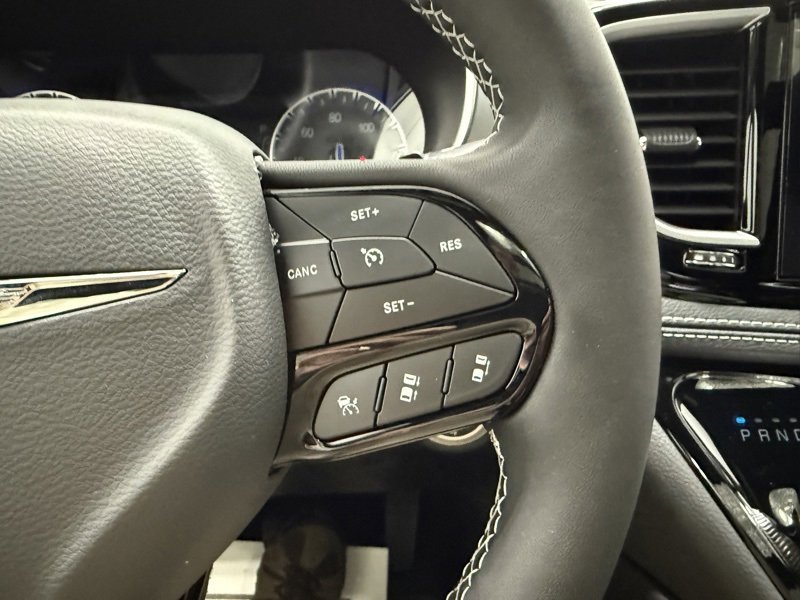 New 2026 Chrysler Pacifica Limited image 32