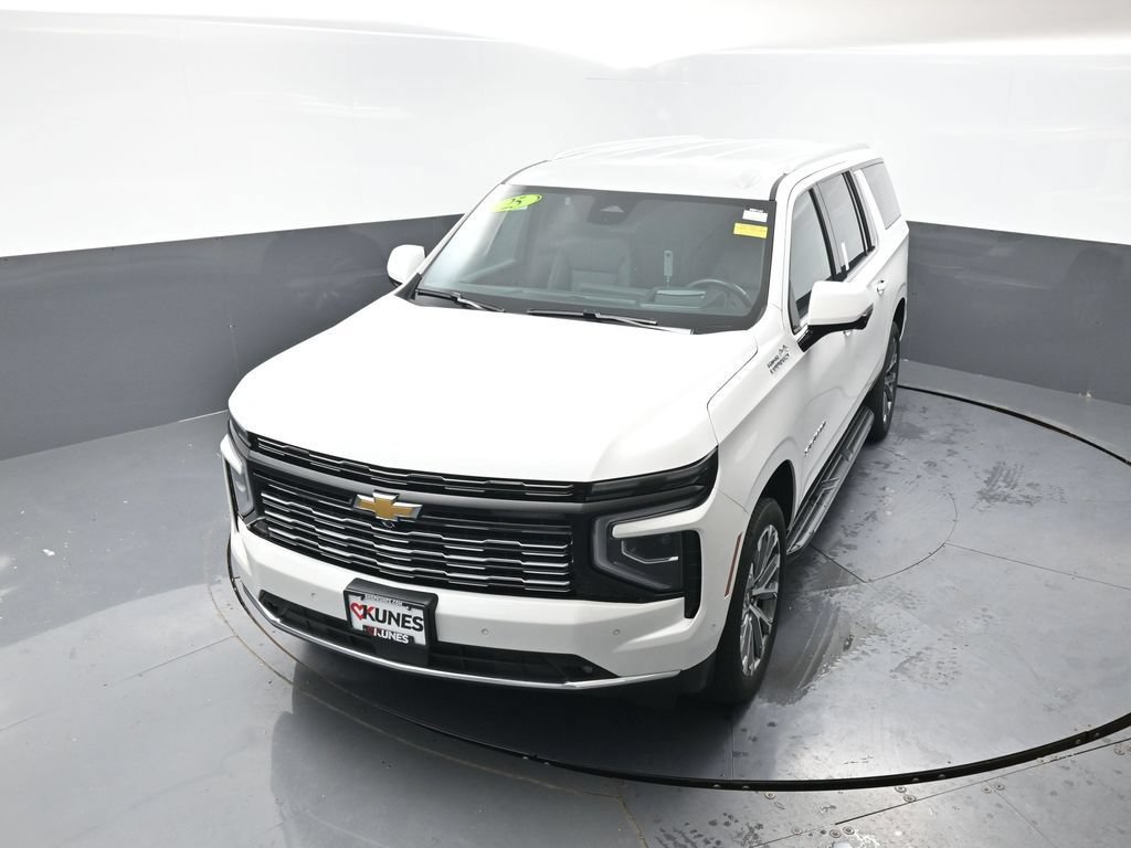 Used 2025 Chevrolet Suburban High Country AWD/4WD image 46