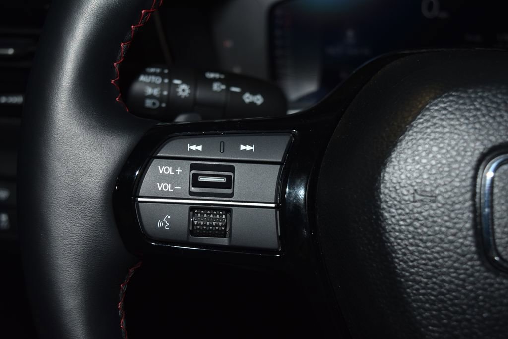 Used 2025 Honda Pilot Black Edition image 9