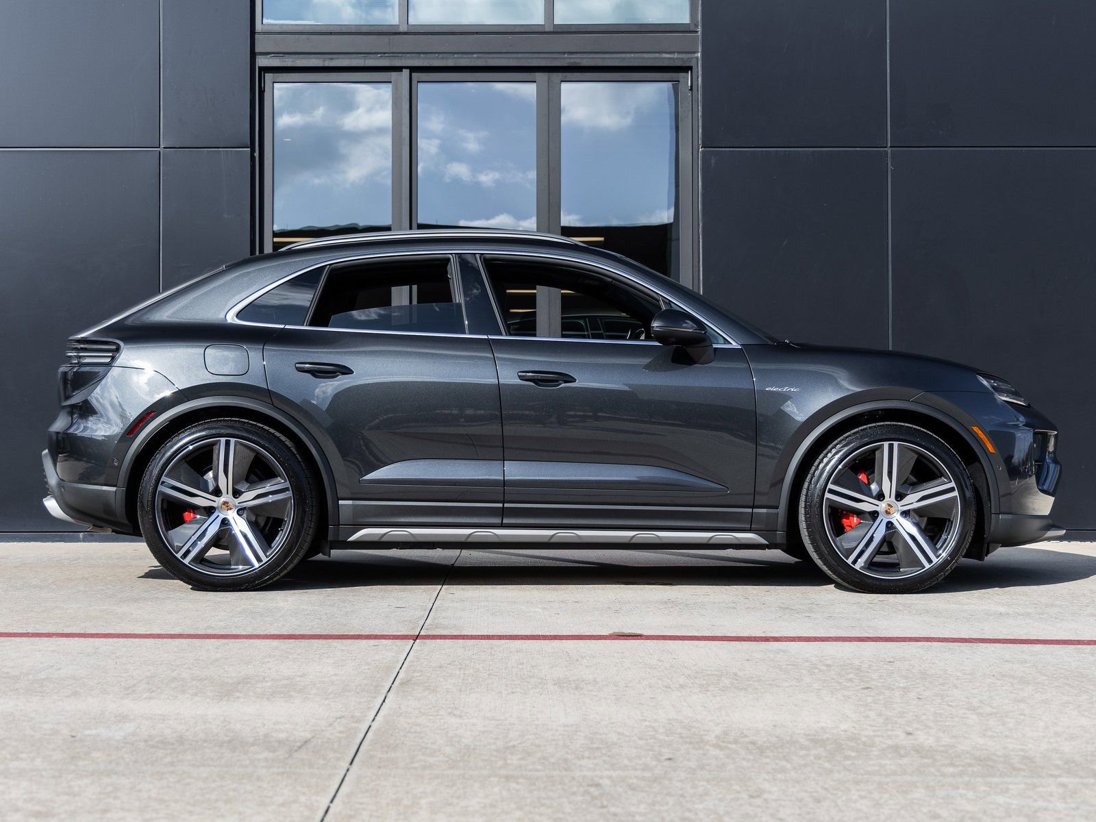 New 2025 Porsche Macan 4S Electric image 12
