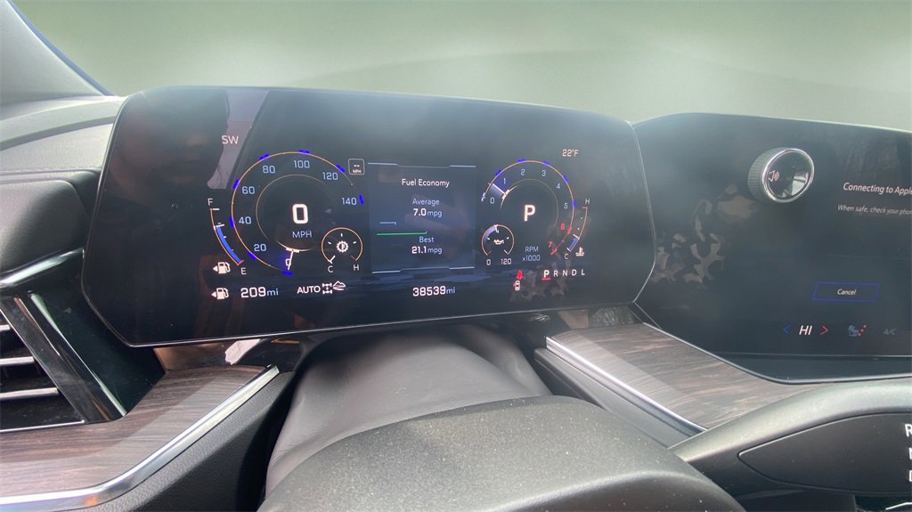 Used 2025 Chevrolet Suburban Z71 image 11