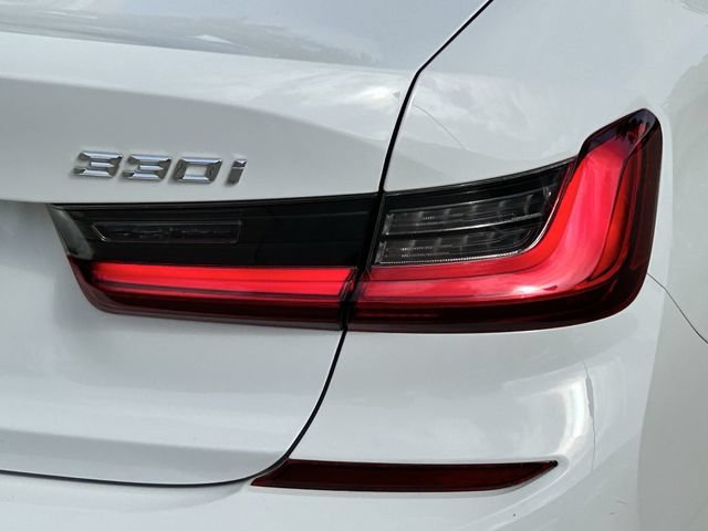 Used 2021 BMW 330i Sedan w/ M Sport Package RWD image 7
