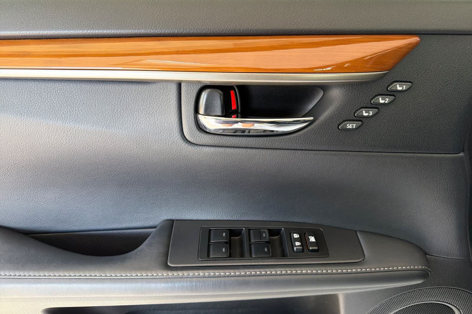Used 2013 Lexus ES 300h w/ Luxury Pkg FWD image 12