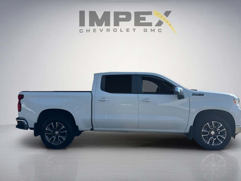 Used 2024 Chevrolet Silverado 1500 LT AWD/4WD image 16