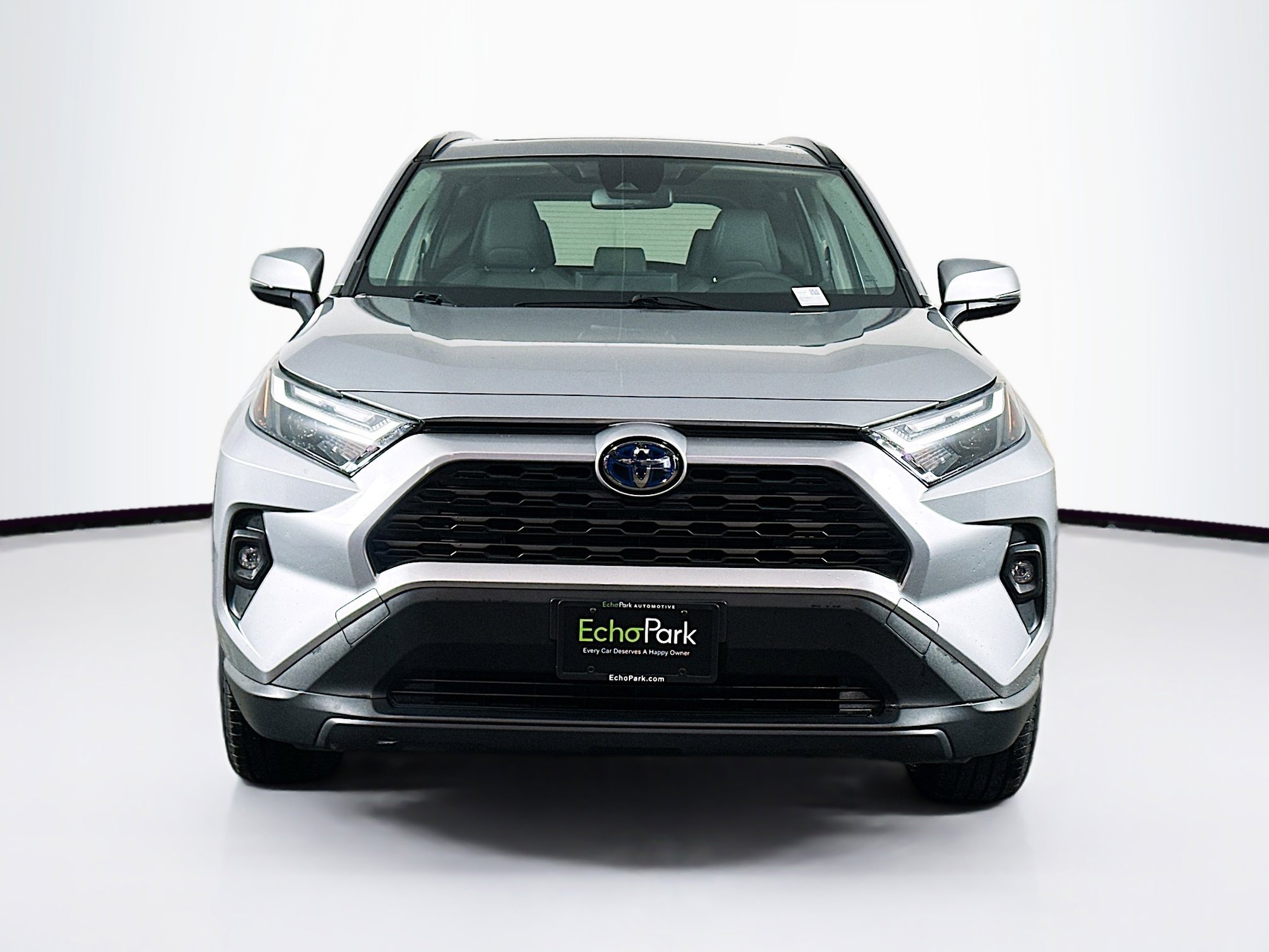 Used 2022 Toyota RAV4 XLE Premium image 2