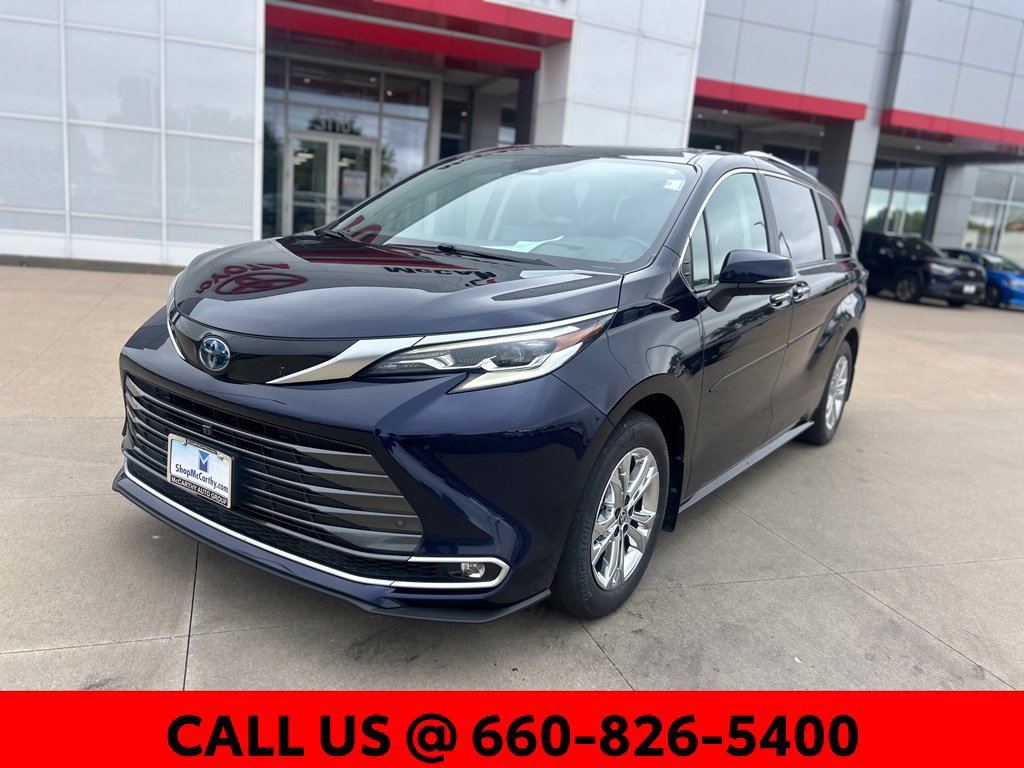Used 2023 Toyota Sienna Platinum AWD/4WD image 2