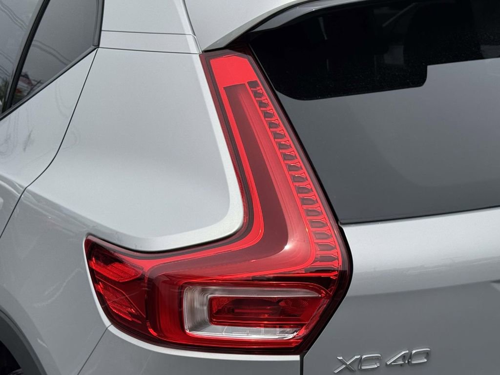 Used 2023 Volvo XC40 B5 Plus w/ Protection Package Premier AWD/4WD image 11