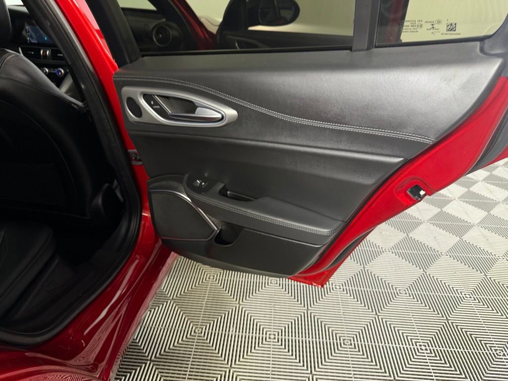 Used 2023 Alfa Romeo Giulia Veloce image 32