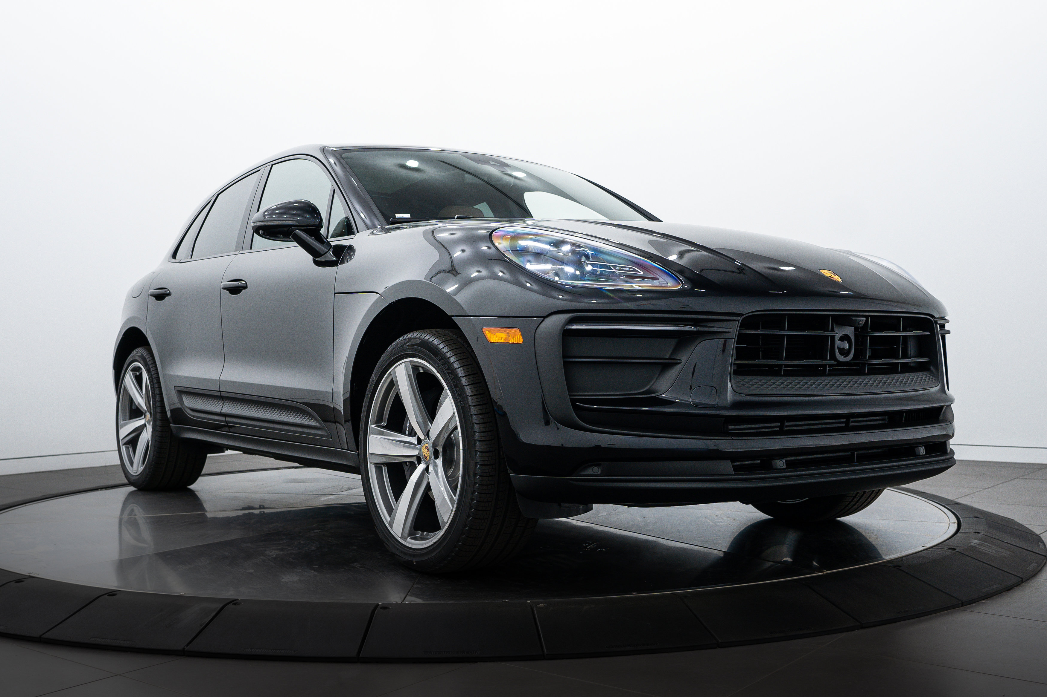New 2025 Porsche Macan image 9