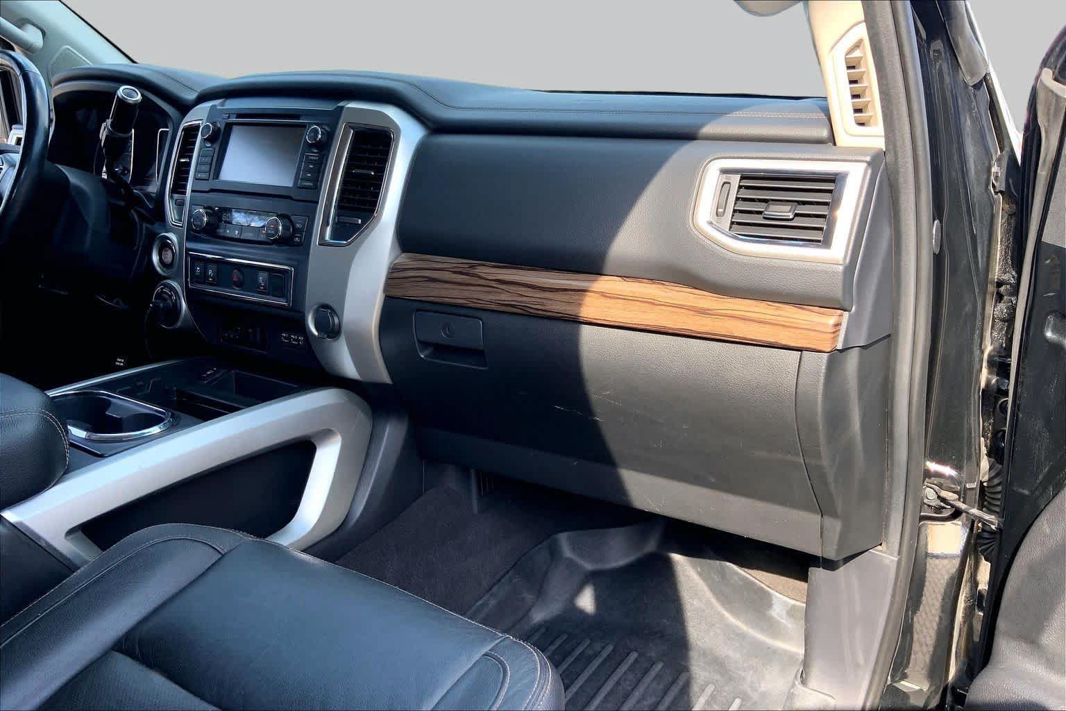 Used 2019 Nissan Titan SL w/ Chrome Package AWD/4WD image 19