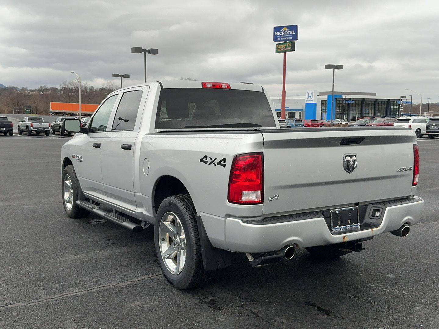 Used 2017 RAM 1500 Express image 9