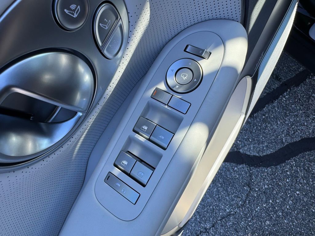 New 2026 Hyundai Ioniq 9 Calligraphy image 16