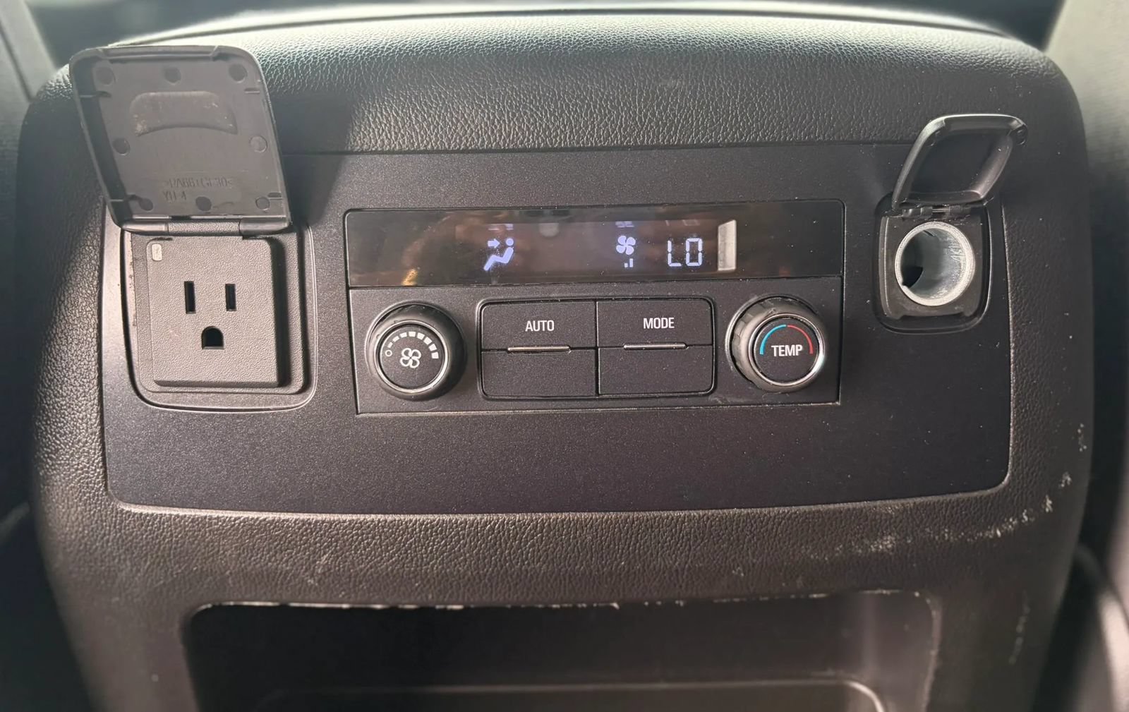 Used 2020 GMC Yukon SLE w/ SLE Value Package RWD image 24