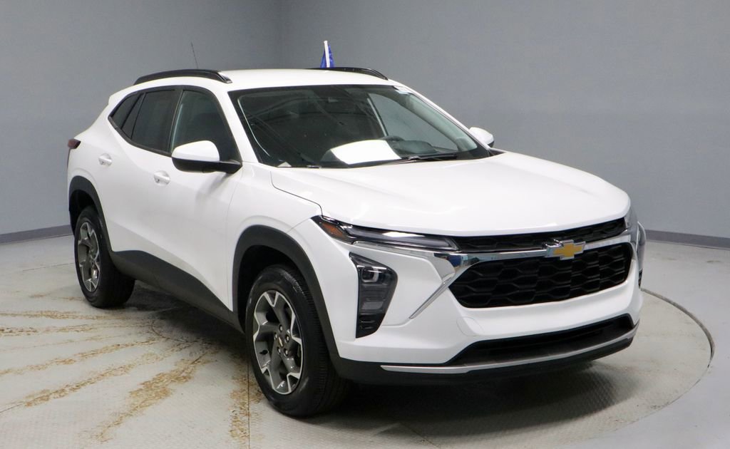 Used 2024 Chevrolet Trax LT image 1