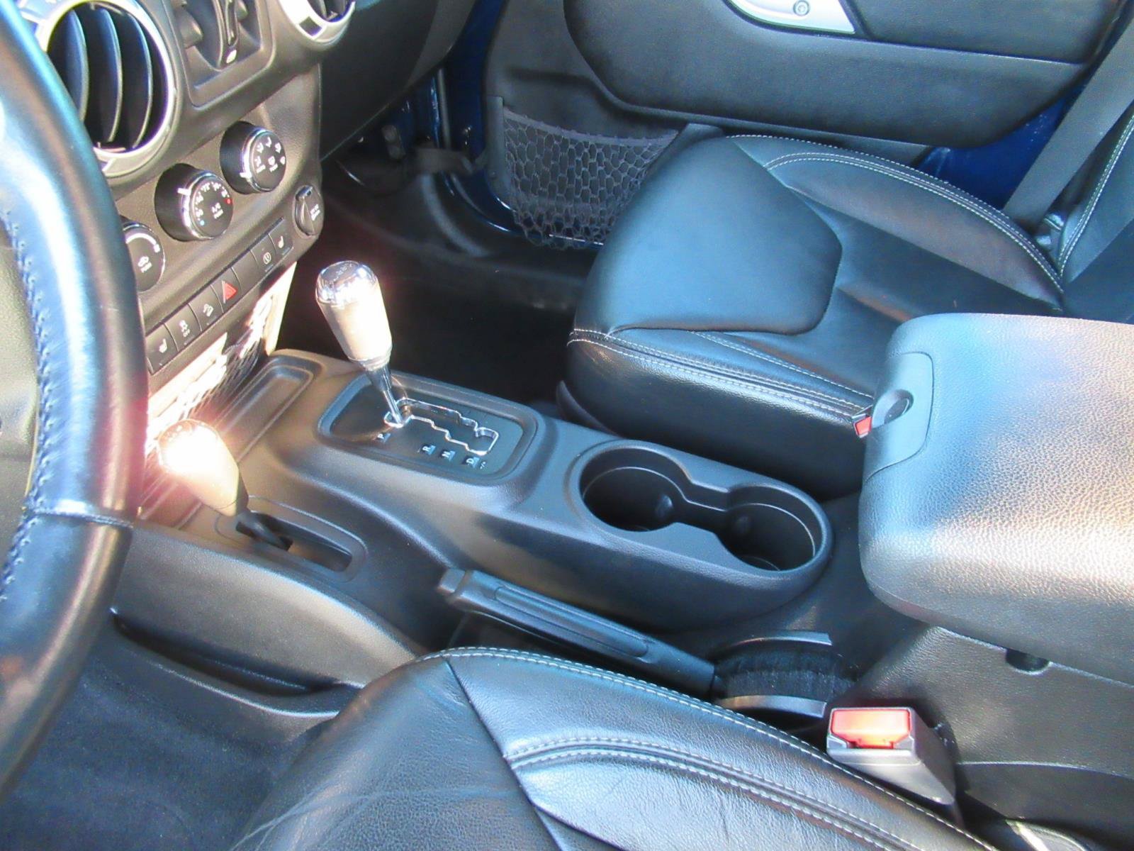 Used 2013 Jeep Wrangler Unlimited Sahara w/ Connectivity Group AWD/4WD image 17