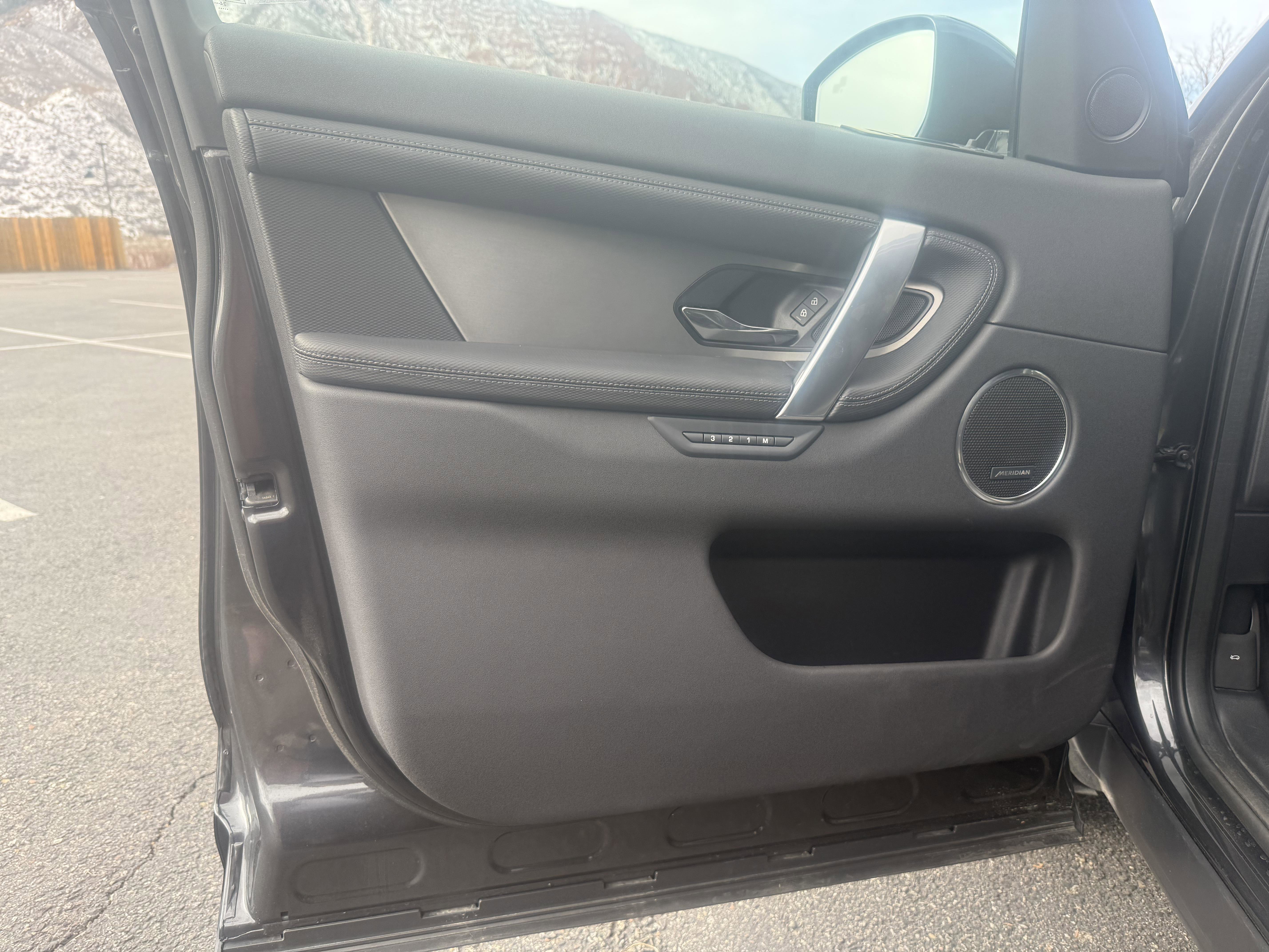 Used 2025 Land Rover Discovery Sport Dynamic SE image 14