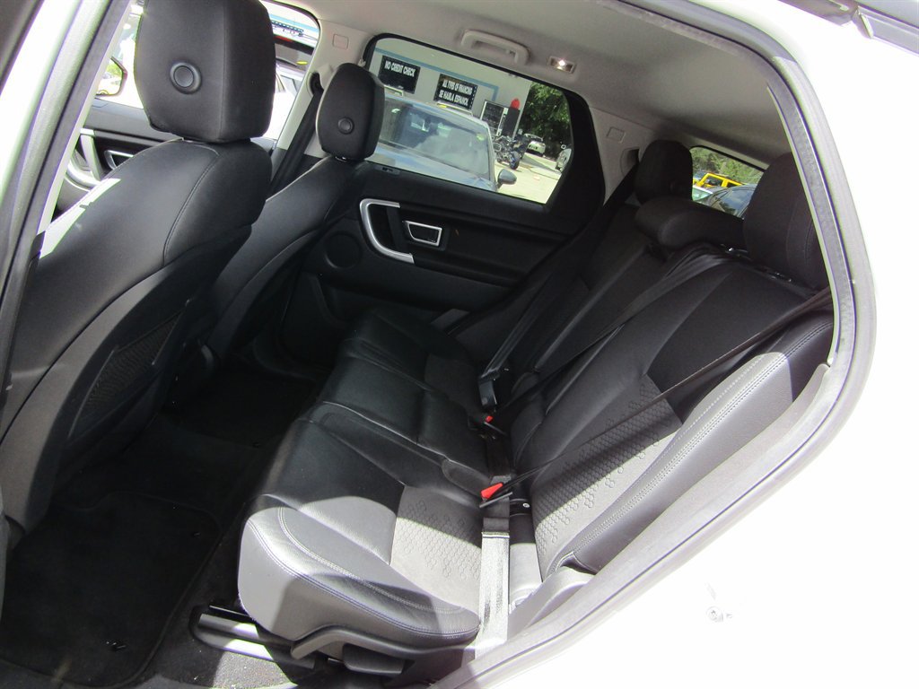 Used 2017 Land Rover Discovery Sport SE AWD/4WD image 8
