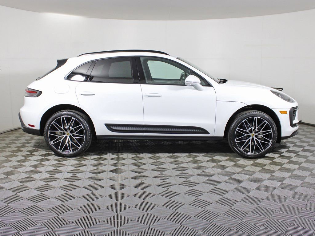 Certified 2026 Porsche Macan AWD/4WD image 8