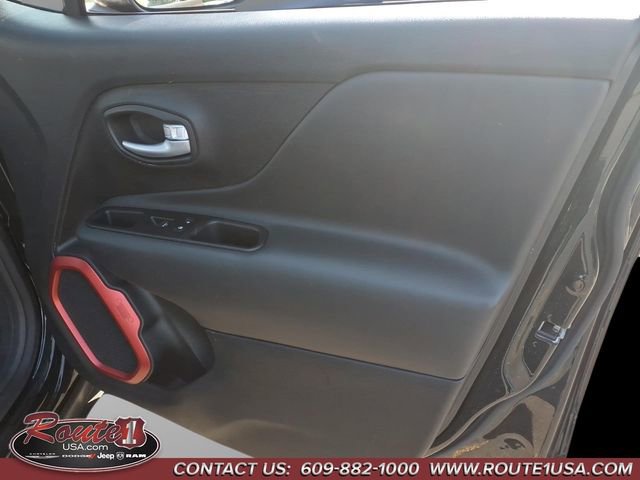 Used 2023 Jeep Renegade Trailhawk AWD/4WD image 13