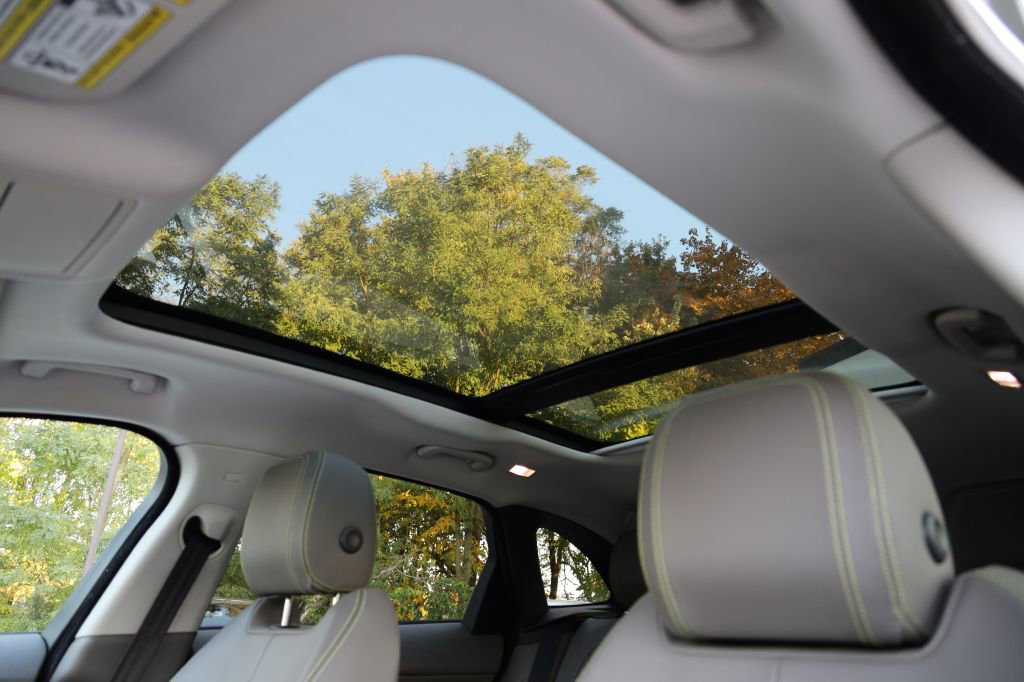 Used 2018 Jaguar F-PACE R-Sport AWD/4WD image 30