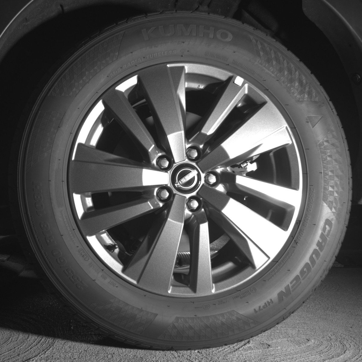 Used 2025 Nissan Pathfinder SV FWD image 14