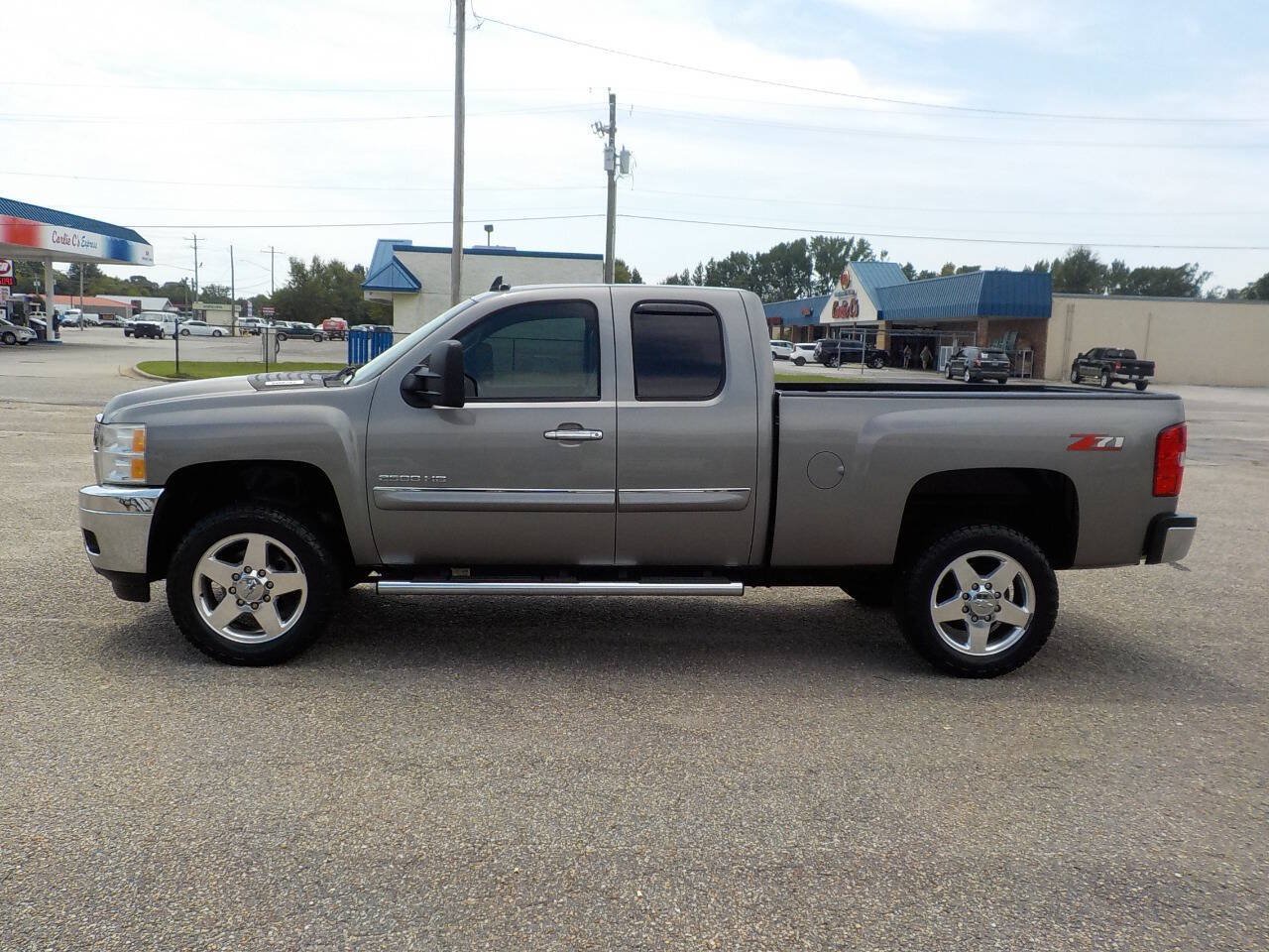 Used 2013 Chevrolet Silverado 2500 LT w/ Custom Sport Truck Package RWD image 2