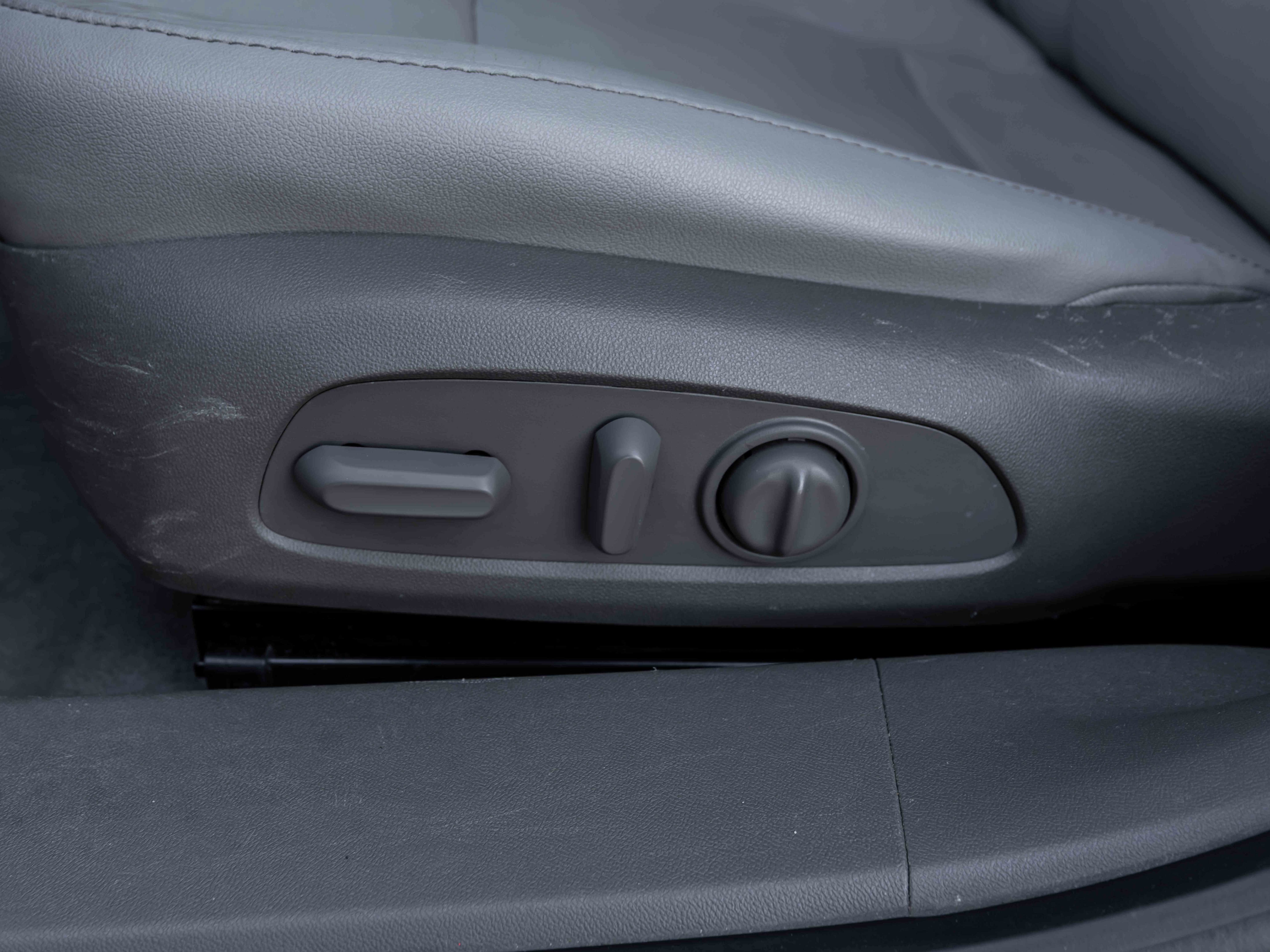 Used 2019 Chevrolet Malibu Premier w/ Sun and Wheel Package image 64