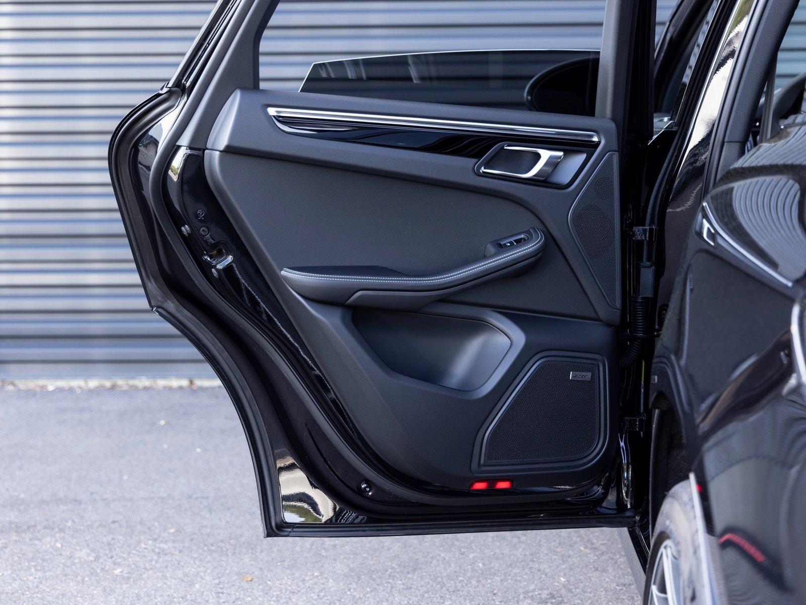 Used 2025 Porsche Macan Turbo image 26