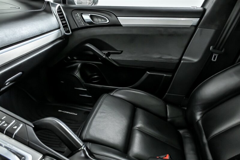 Used 2017 Porsche Cayenne GTS AWD/4WD image 36