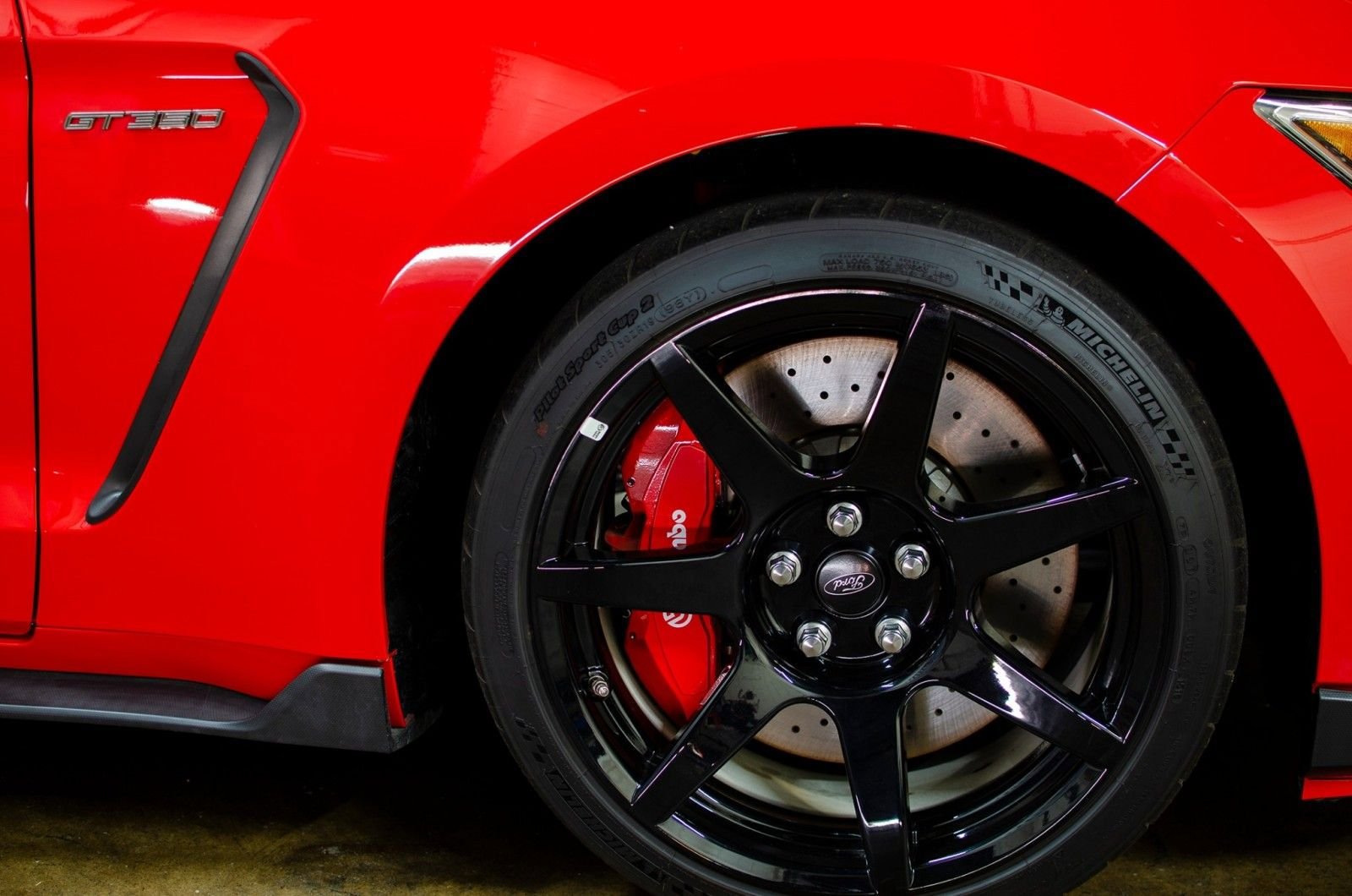 Used 2016 Ford Mustang Shelby GT350R w/ GT350R Equipment Group 920A image 4