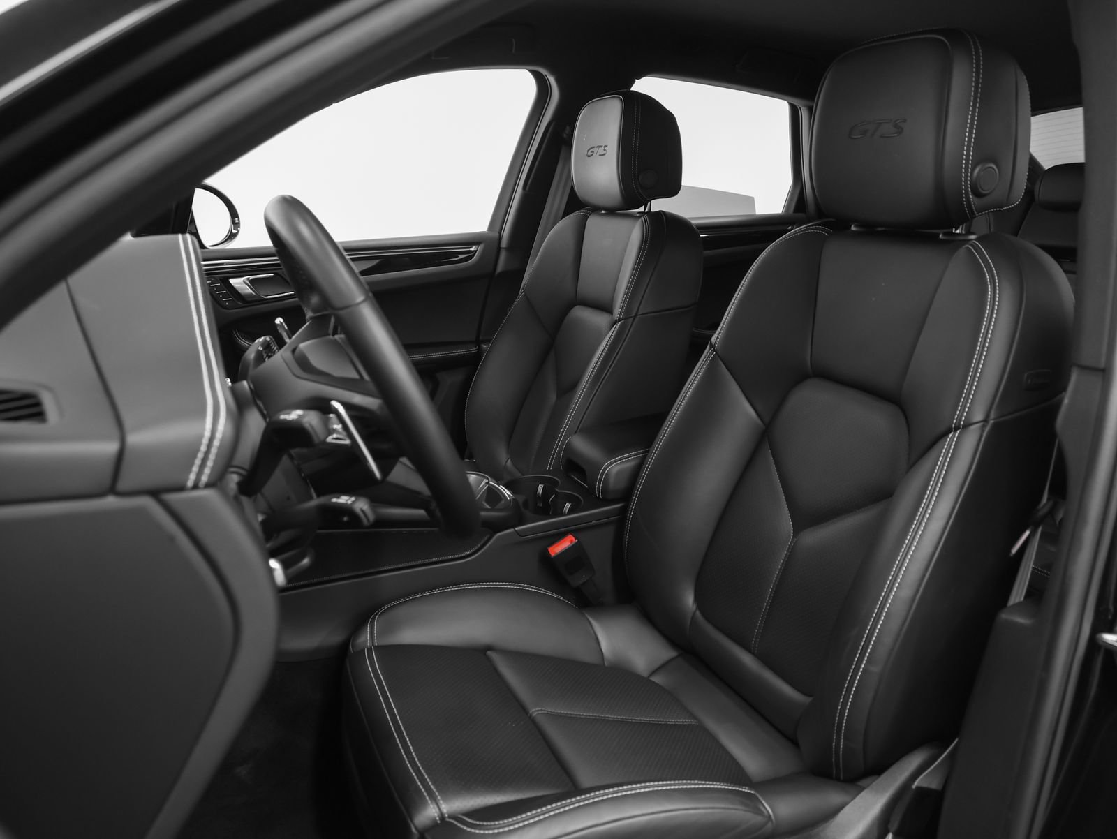 Certified 2023 Porsche Macan GTS image 5