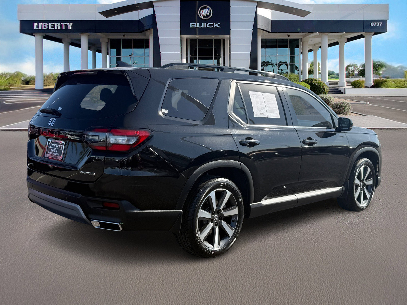 Used 2025 Honda Pilot Touring image 3