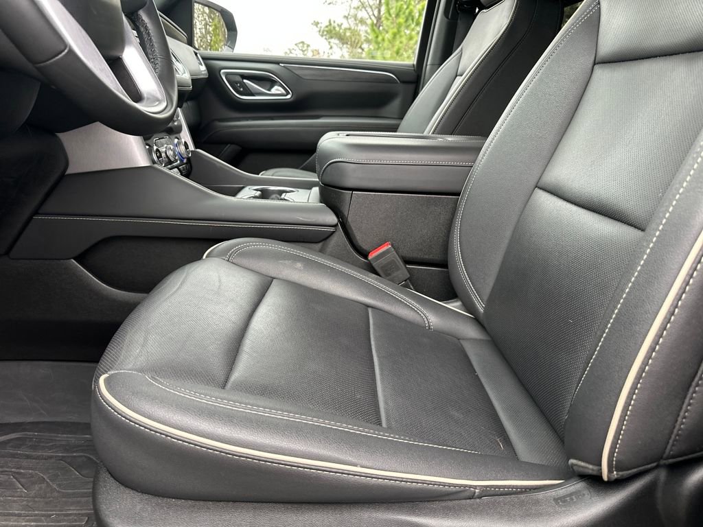 Used 2023 GMC Yukon SLT w/ SLT Luxury Package image 18