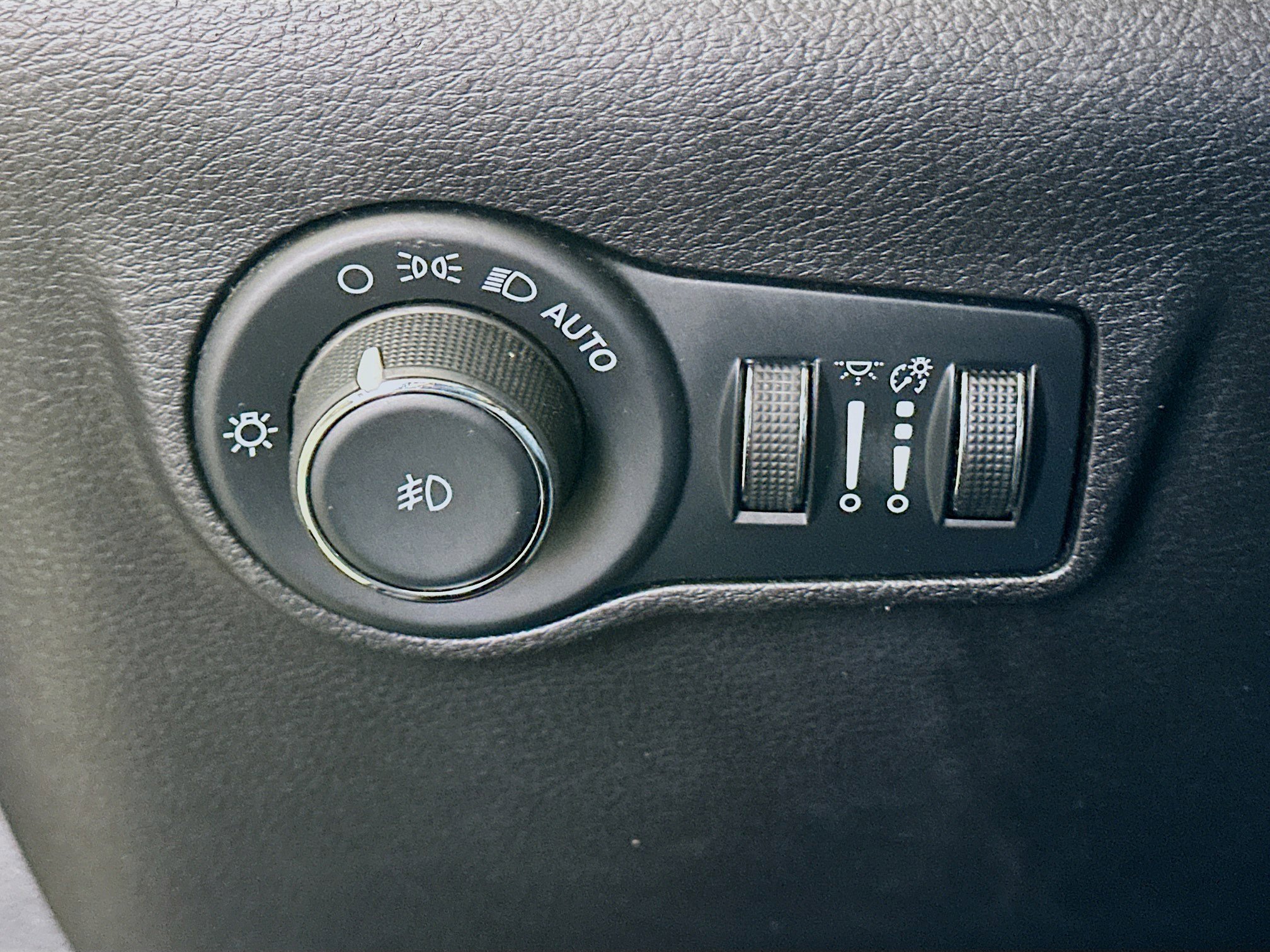 Used 2022 Jeep Compass Latitude w/ Sun and Sound Group image 17