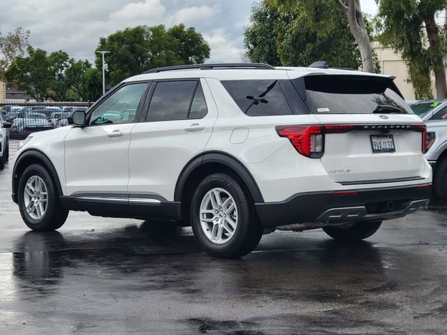 Used 2025 Ford Explorer Active w/ Active Comfort Package RWD image 2